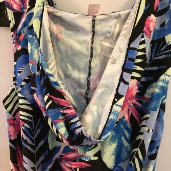 NO Boundaries Med (7-9) multi color  hooded romper
Lace tie front
Hooded - Picture 5 of 16